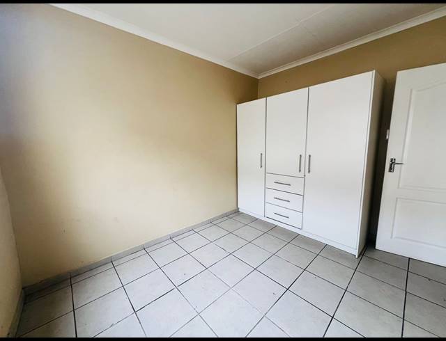 2 BEDROOM APARTMENT FOR SALE IN NEWLANDS EAST